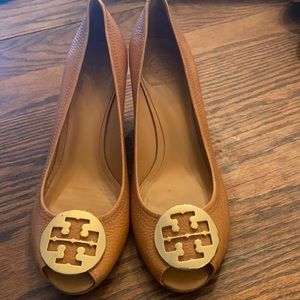 Brown peep toe wedge